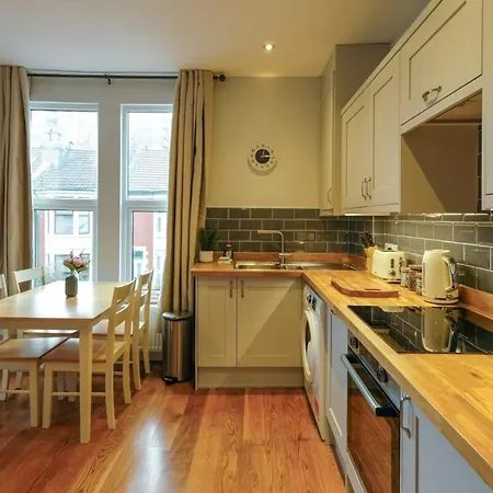 Raleigh 2 Bedroom Flat Апартаменты *
